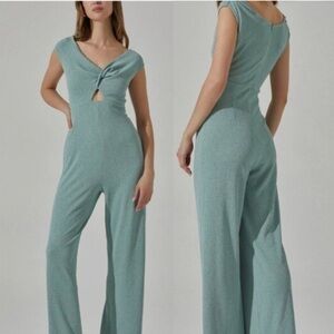 Astr the Label NWT Sage Green Twist Front Flare Jumpsuit Wide Leg Size Small